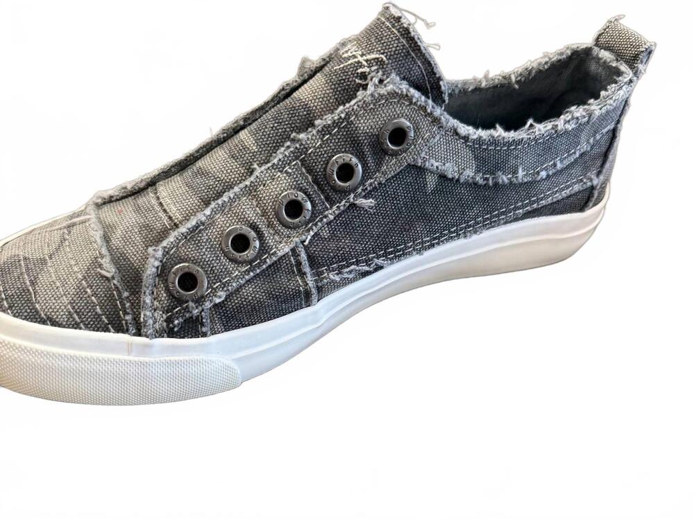 NEW BLOWFISH women's play sneaker in grey camo